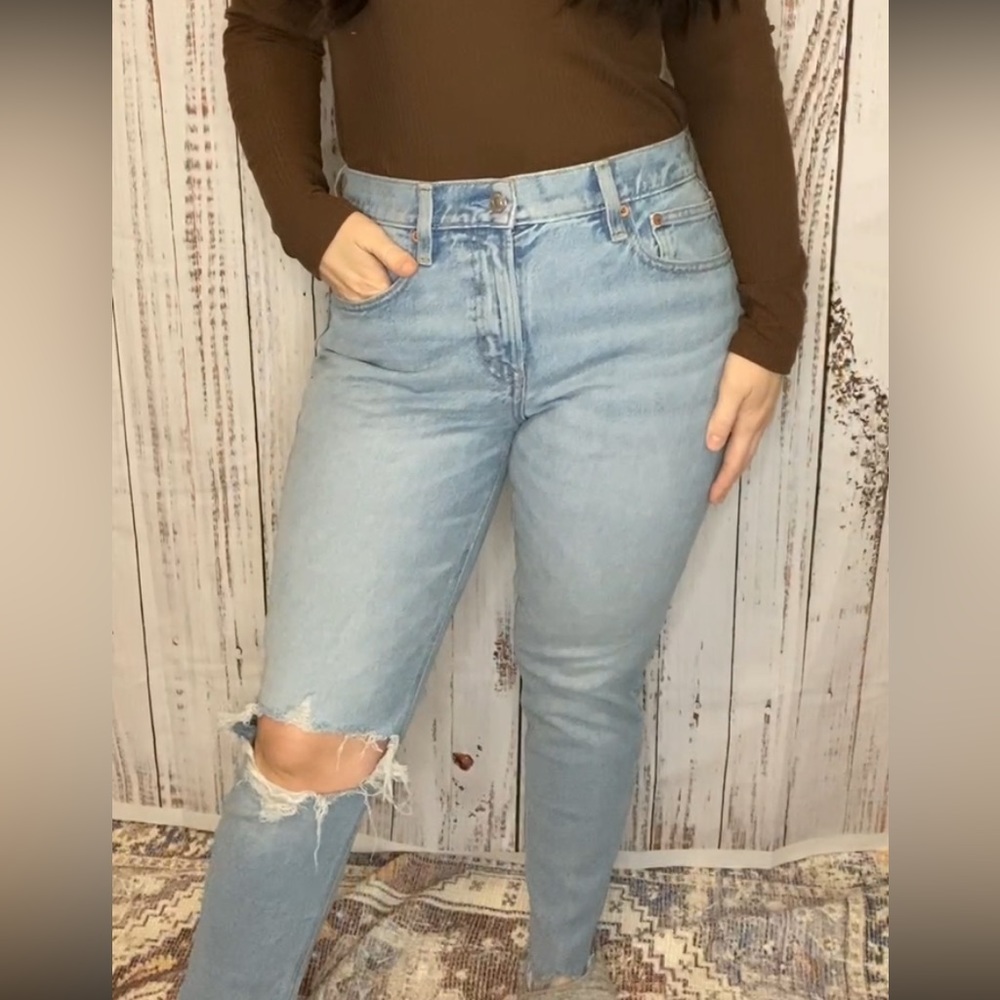 COPY - American Eagle 90’s Skinny Jeans